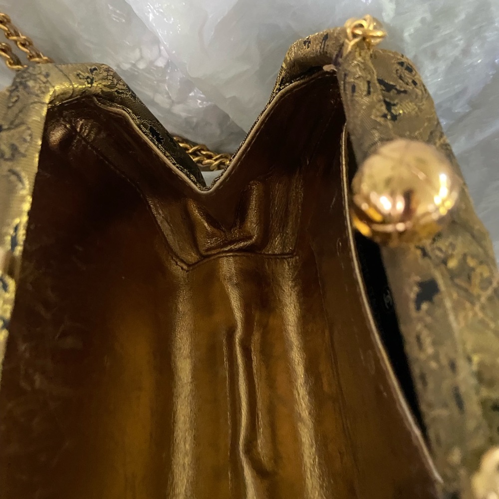 AUTHENTIC CHANEL Gold Brocade Evening Clutch w/ gold hardware shoulder strap - Picture 8 of 11